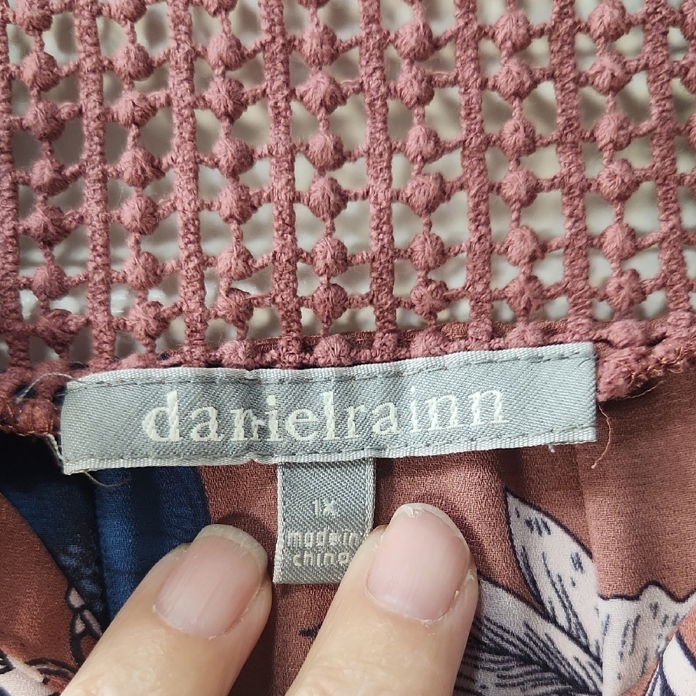 DanielRainn Women's Cap Sleeve Floral Top - 1X - Picture 2 of 8